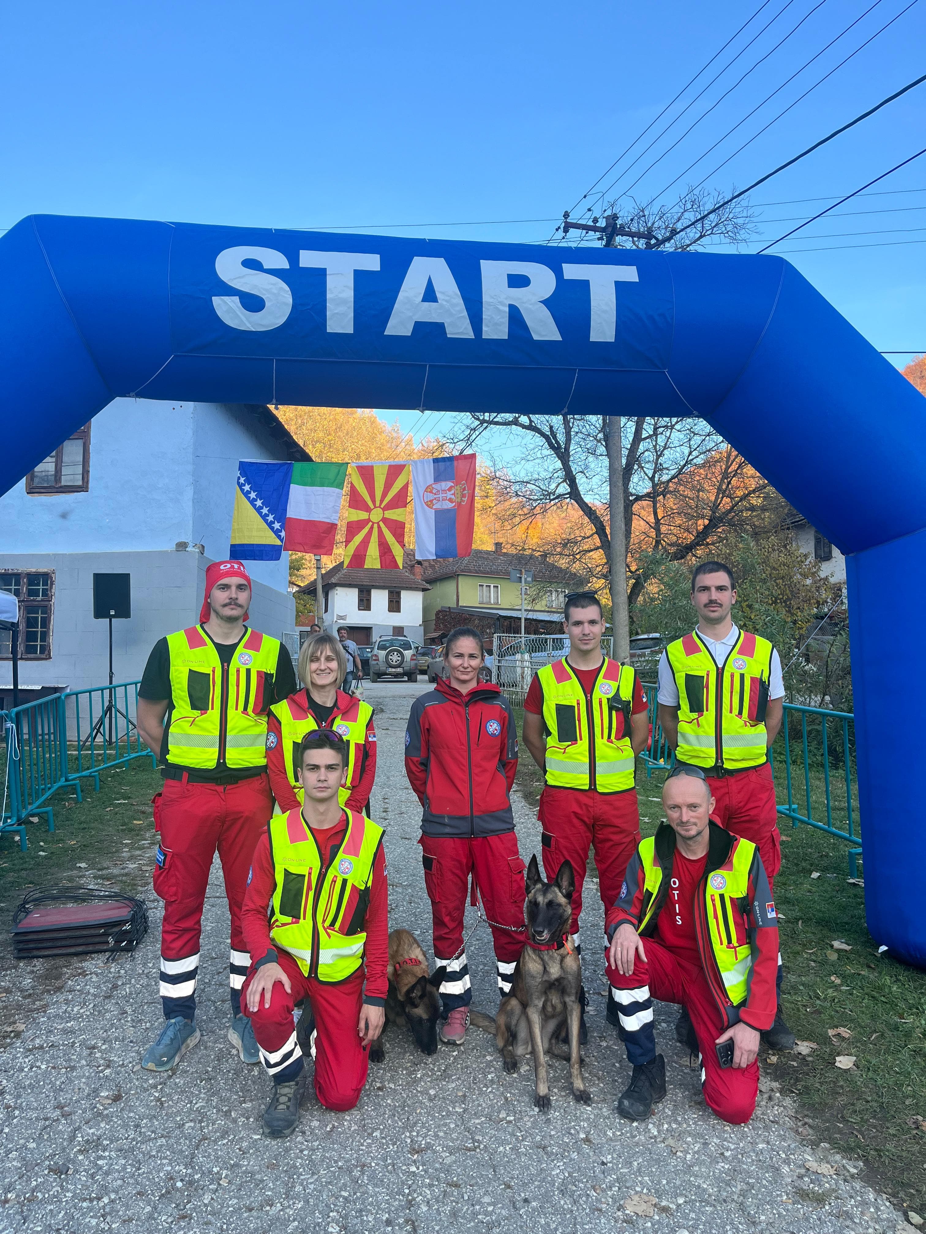 Volonteri OTIS Kragujevac i OTIS Beograd na Šumadija Trail-u.